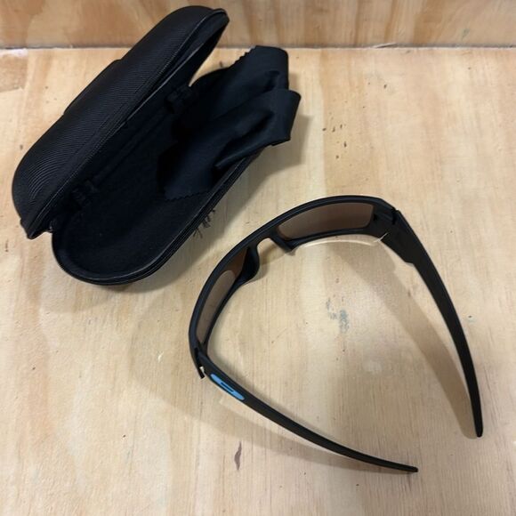 Oakley Men's Gascan Sunglasses Brand New with Case. - Picture 5 of 7